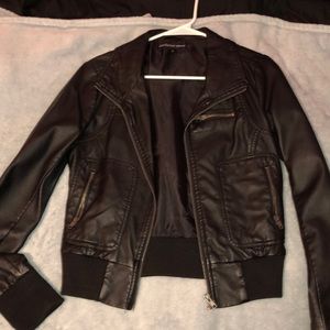 Very cute Black leather jacket!
